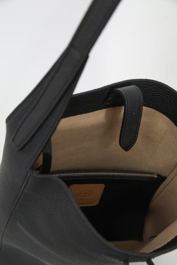 BRIO BUCKLE BAG IN ITALIAN CALFSKIN BLACK - Image 5